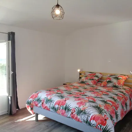Cosy Avec Cheminee, Animaux Acceptes Et Grande Terrasse - Fr-1-496-221 *
