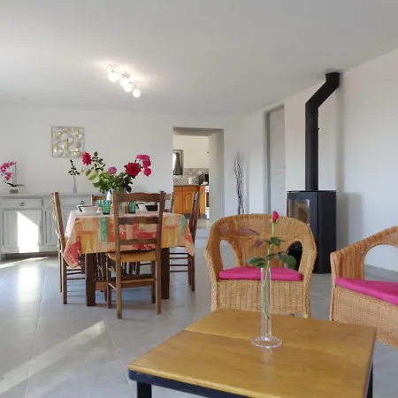 Cosy Avec Cheminee, Animaux Acceptes Et Grande Terrasse - Fr-1-496-221 Holiday home *